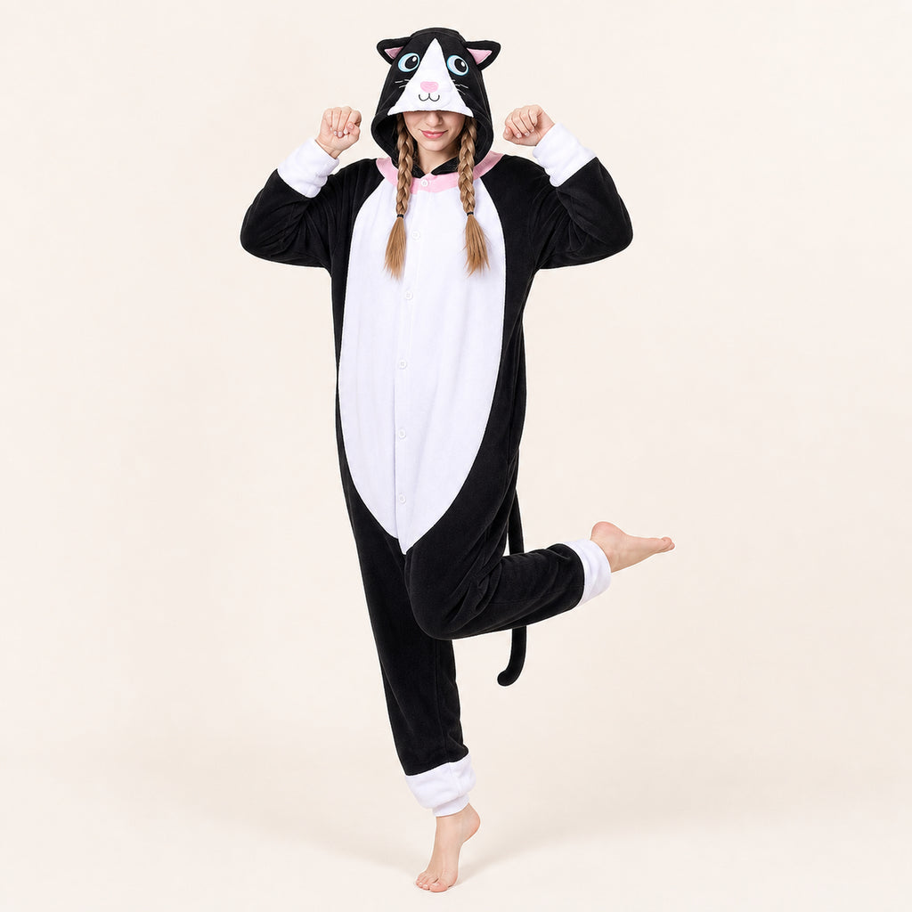 Leoxa black and white cat kigurumi onesie — 02 dynamic look