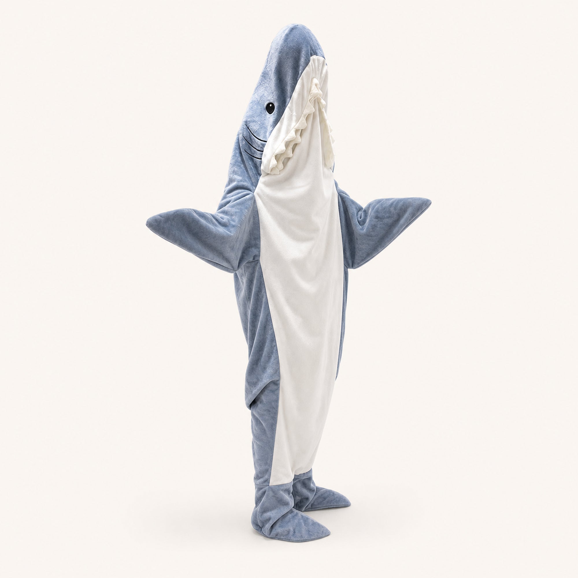 Leoxa shark kigurumi onesie — 02 dynamic look (1)